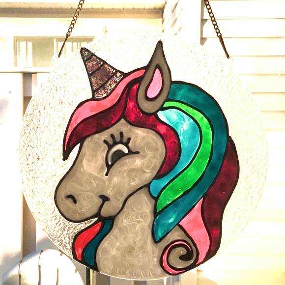 UNICORN SUN CATCHER PAINTED ON 10 X 10 INCH ACRYLIC CIRCLE - Picture 1 of 3